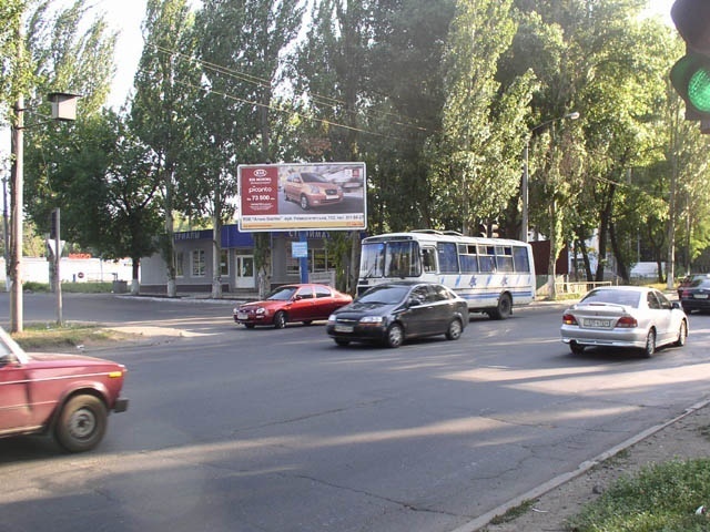 Щит 6x3, ул. Петровского - ул. Айлантовая (автомагазин) Щит 6x3, ул. Петровского - ул. Айлантовая (автомагазин)